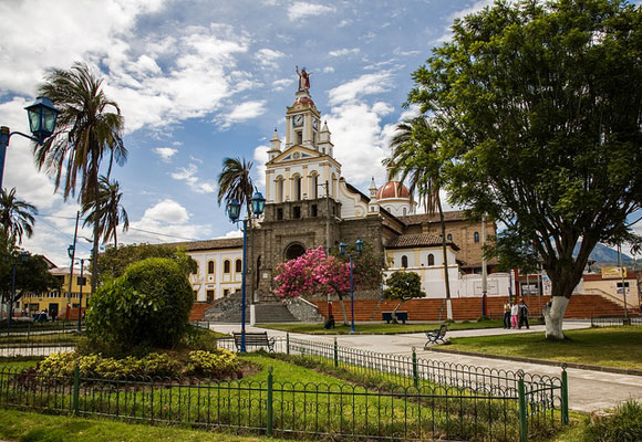 cotacachi-plaza