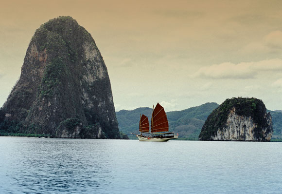 Tour Phang Nga Bay like Bond and Picnic with Sun Bears