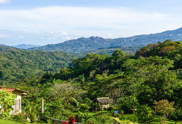 Country Living in a Low-Cost, Scenic Mountain Retreat in Panama