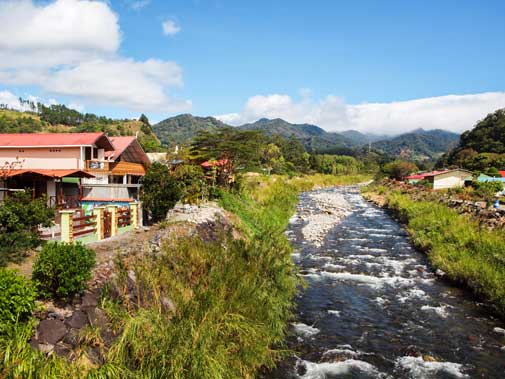 Making Wooden Wonders in Highland Panama