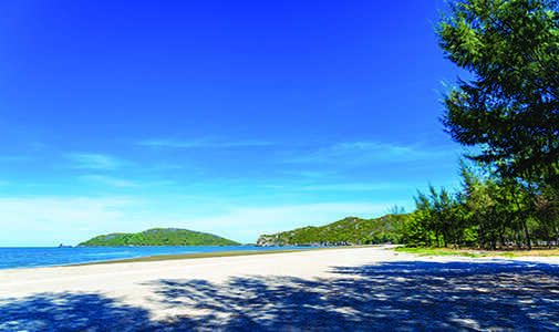 Kiteboarding in “the Venice Beach of Thailand”