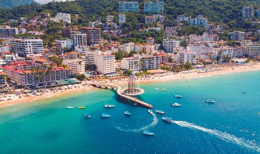 Beach Towns Battle: Puerto Vallarta vs. Playa del Carmen